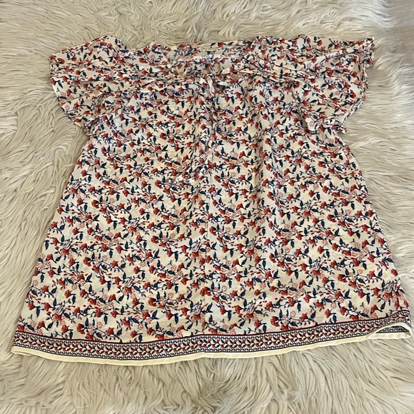 Max Studio | Flutter Sleeve Top - Picture 3 of 12